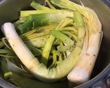 Une image de l'étape 3 de Poireaux au bouillon de porc (sauce vinaigrette).