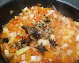Foto langkah ke 2 dari resep Onion Tomato Relish.