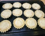 Foto langkah ke 4 dari resep Pie keju isi cokelat.
