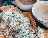 A picture of step 24 of Cheesy nachos platter😋😋❤️.