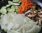 Foto del paso 1 de la receta: Salteado🍄de vegetales🧅🥕🍗y pollo🍱🥙🌯