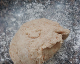 Foto del paso 2 de la receta: Pancitos de harina integral y pasas
