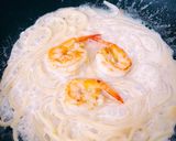 Hình bước làm 3 của món Mì Ý Tôm Sốt Kem Phômai Bơ