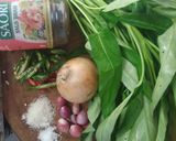 Foto langkah ke 1 dari resep Tumis Kangkung Saos Tiram.