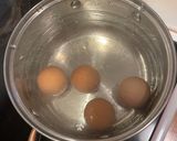 Foto del paso 1 de la receta: Ensalada de huevo, patata y cebolla al estilo cubano