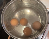 Foto del paso 1 de la receta: Ensalada de huevo, patata y cebolla al estilo cubano