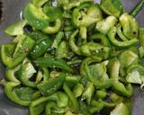 शिमला मिर्च प्याज की सब्जी रेसिपी चरण 2 फोटो