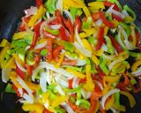 صورة لخطوة 2 من وصفة 🍗 دجاج الفلفل الألوان ولا أسهل سريعة التحضير