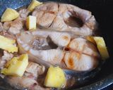 Hình bước làm 1 của món Cá bông lau kho rau răm
