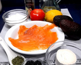 Foto del paso 1 de la receta: Chupito de crema de aguacate con salmón