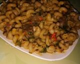 A picture of step 4 of Macaroni and beans jallop.