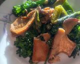 Hình bước làm 3 của món Bông cải xào nấm(stir-fried Baby Broccoli with mushrooms)