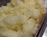 A picture of step 1 of Kartoffelklöße: German Potato Dumplings (using raw potatoes).
