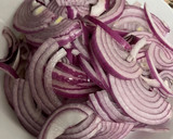 Foto del paso 1 de la receta: Cebolla morada caramelizada al jerez