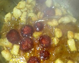 Foto del paso 1 de la receta: Patatas al estragón con cúrcuma y chorizo