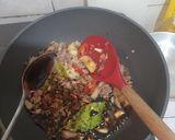 Foto langkah ke 6 dari resep Kacang panjang Daging Jamur Masak Kecap.