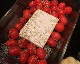 Une image de l'étape 1 de Baked feta pasta.