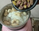 நட்ஸ் வீல் ரோல் ஸ்வீட்(nuts wheel roll recipe in tamil) ரெசிபி ஸ்டேப் 2 புகைப்படம்