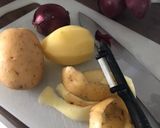 Burgonyasaláta lilahagymával, majonézzel recept fázis 1 fotója