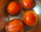 รูปขั้นตอนการทำที่ 1 ของ มะเขือเทศผัดไข่🍅