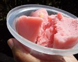 A picture of step 4 of Banana Strawberry Frozen Yorghut.