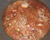 Foto langkah ke 5 dari resep Mie Kuah Pedas Sosis.