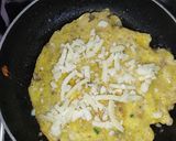 A picture of step 4 of Mushroom Cheese Omelette.