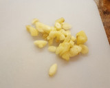 Foto del paso 1 de la receta: Aceite para tostadas de ajo