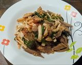 รูปขั้นตอนการทำที่ 3 ของ ผัดเฟตตูชินี่โอ๊ตกะเพรา,ลิ้นหมู - คีโต