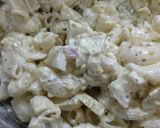 A picture of step 6 of Chinese salad with cheese and minced chicken.