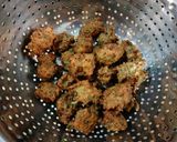A picture of step 3 of Moras Bhajiya / Pakoda.