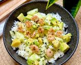 Foto del paso 4 de la receta: Arroz basmati con pepino, aguacate y gambas