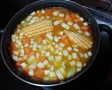 Foto del paso 2 de la receta: Crema de verduras al curry con piña (mazorca de maíz)