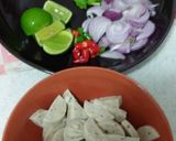 รูปขั้นตอนการทำที่ 1 ของ ยำหมูยอ