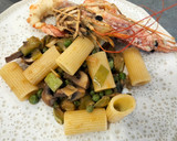 Foto del paso 12 de la receta: Pasta con gambones y verduras