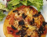 A picture of step 7 of Potato pizzas with a little diffence.