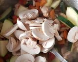Foto langkah ke 2 dari resep Tumis Ayam Zucchini.