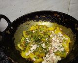 A picture of step 3 of Hariyali Aloo.