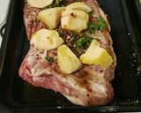 Foto del paso 1 de la receta: Cerdo caramelizado acompañado con papas y/o puré de manzana