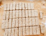 Részeges, sajtos tepertős stangli recept fázis 2 fotója