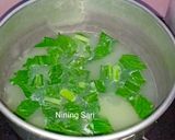 Foto langkah ke 1 dari resep Indomie telur kuah susu tabur keju.