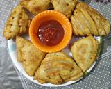 A picture of step 4 of Aloo veggie samosa.