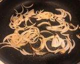 Hình bước làm 5 của món Mì xào cay ớt sate