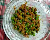 A picture of step 4 of Mushroom matar dry sabzi.