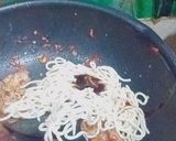 รูปขั้นตอนการทำที่ 3 ของ สปาเกตตีโอ๊ตผัดกะเพราสามชั้นสไลด์ - คีโต