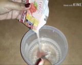 Foto del paso 1 de la receta: Gelatina de lechera con fresas encapsuladas!!!