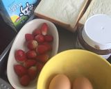 Foto langkah ke 1 dari resep Strawberry chocolate french toast roll ups.