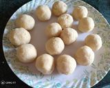 A picture of step 6 of Suji coconut balls.