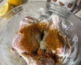 Foto del passaggio 1 della ricetta Pollo speziato al limone