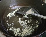 A picture of step 2 of Garlic Murmura Bhel.